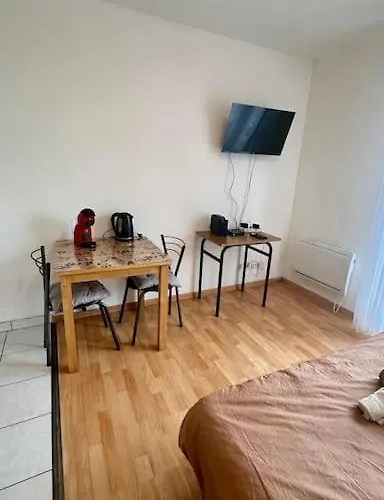 Equipe Avec Parking Prive N21 *